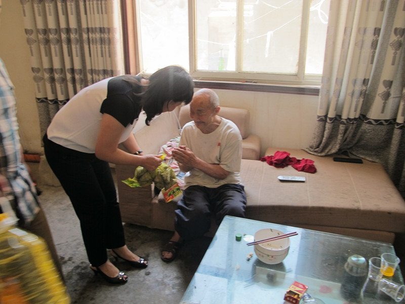 益和熱力公司端午節(jié)開展“送溫暖、獻愛心”活動