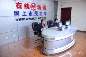 公司董事長、總經(jīng)理?xiàng)钣婪遄隹汀对诰€訪談》欄目